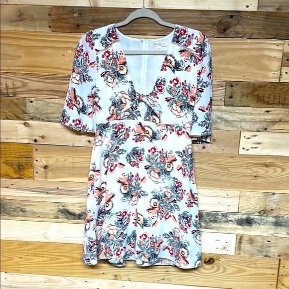 Love Fire size M White w/Colorful Pattern Ruffled Wrap Mini Short Sleeve Dress - Picture 1 of 10